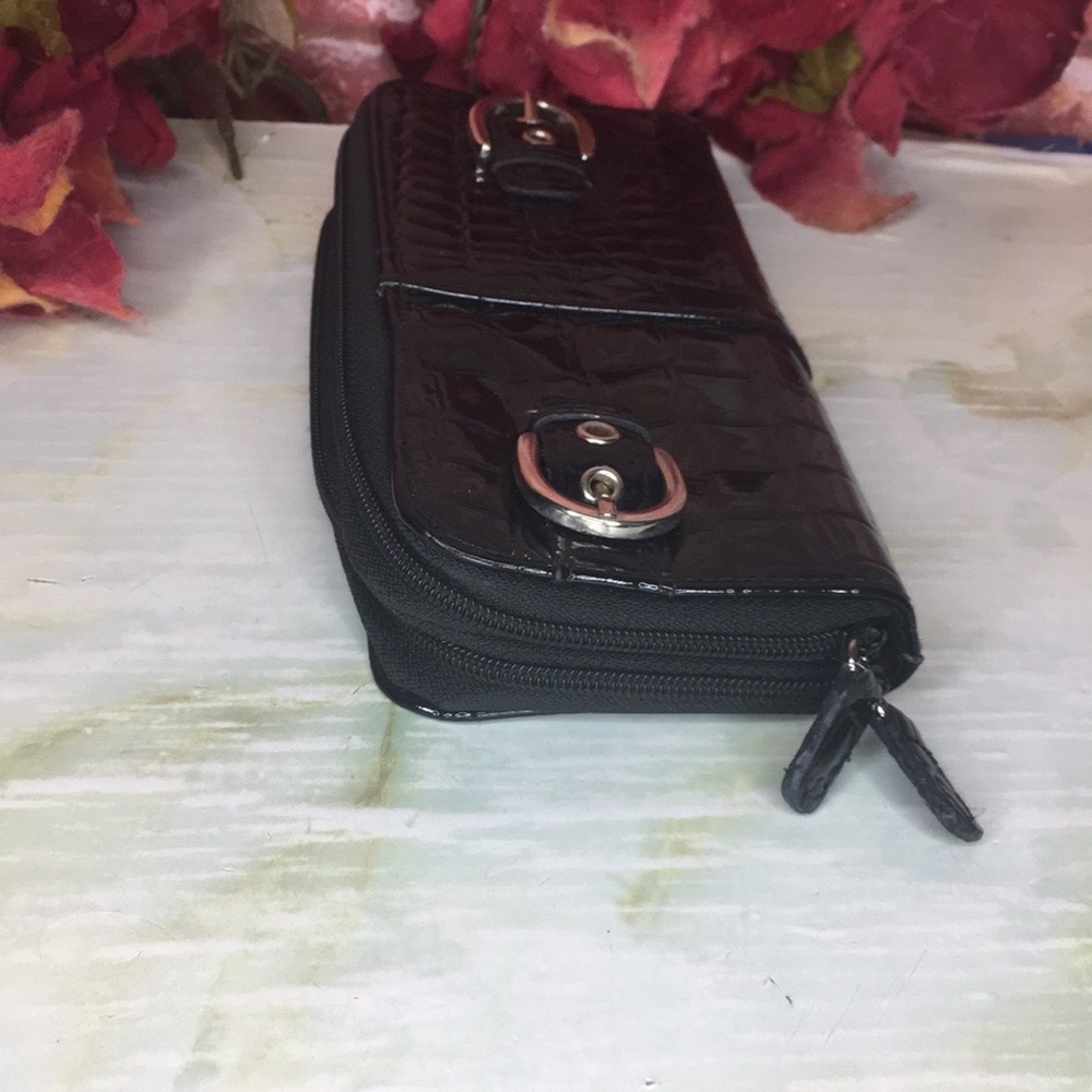 Black Crocodile-Embossed Faux Patent Leather Zippered Wallet - Picture 8 of 9